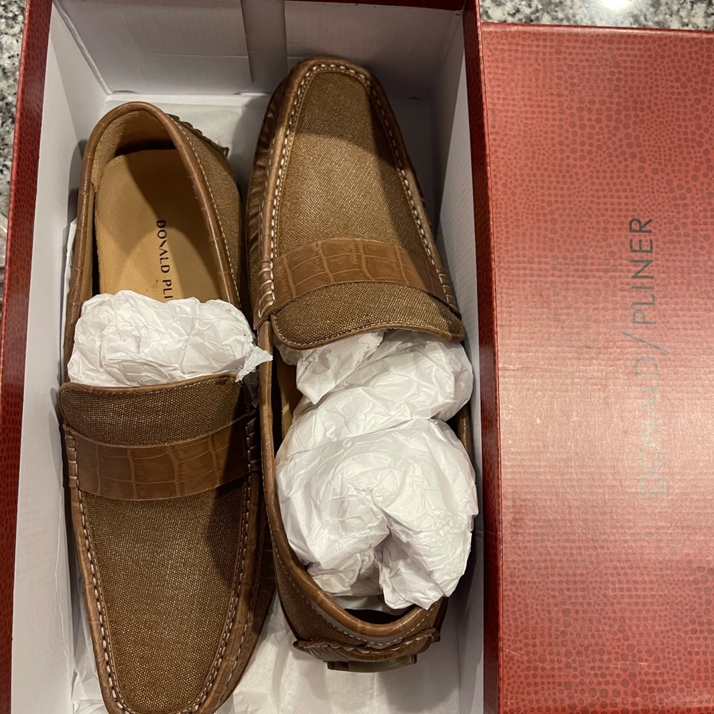 NWT Donald Pliner loafers
